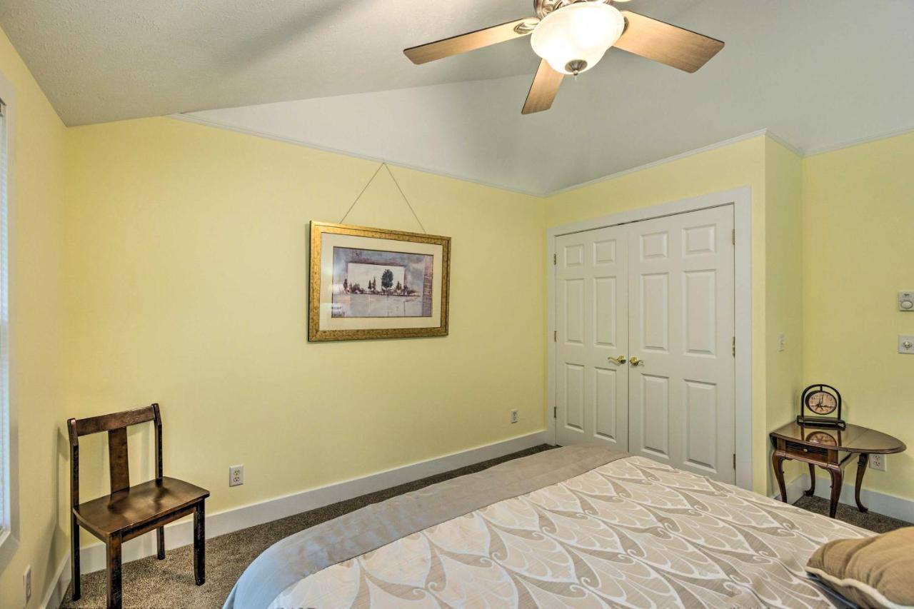 Charming Retreat Near Downtown Frankfort And Beaches Exterior photo
