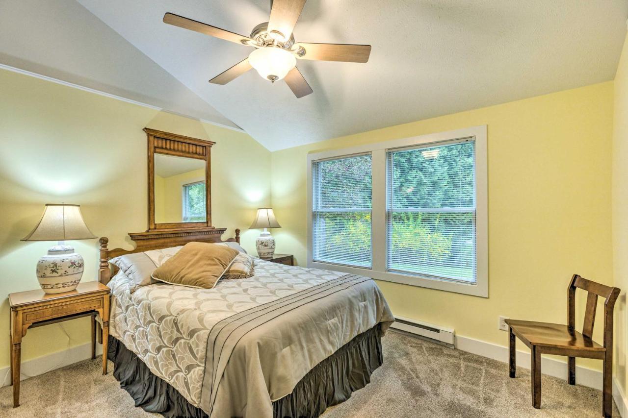 Charming Retreat Near Downtown Frankfort And Beaches Exterior photo